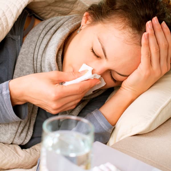 Nguoi-om-yeu-suc-khoe-kem