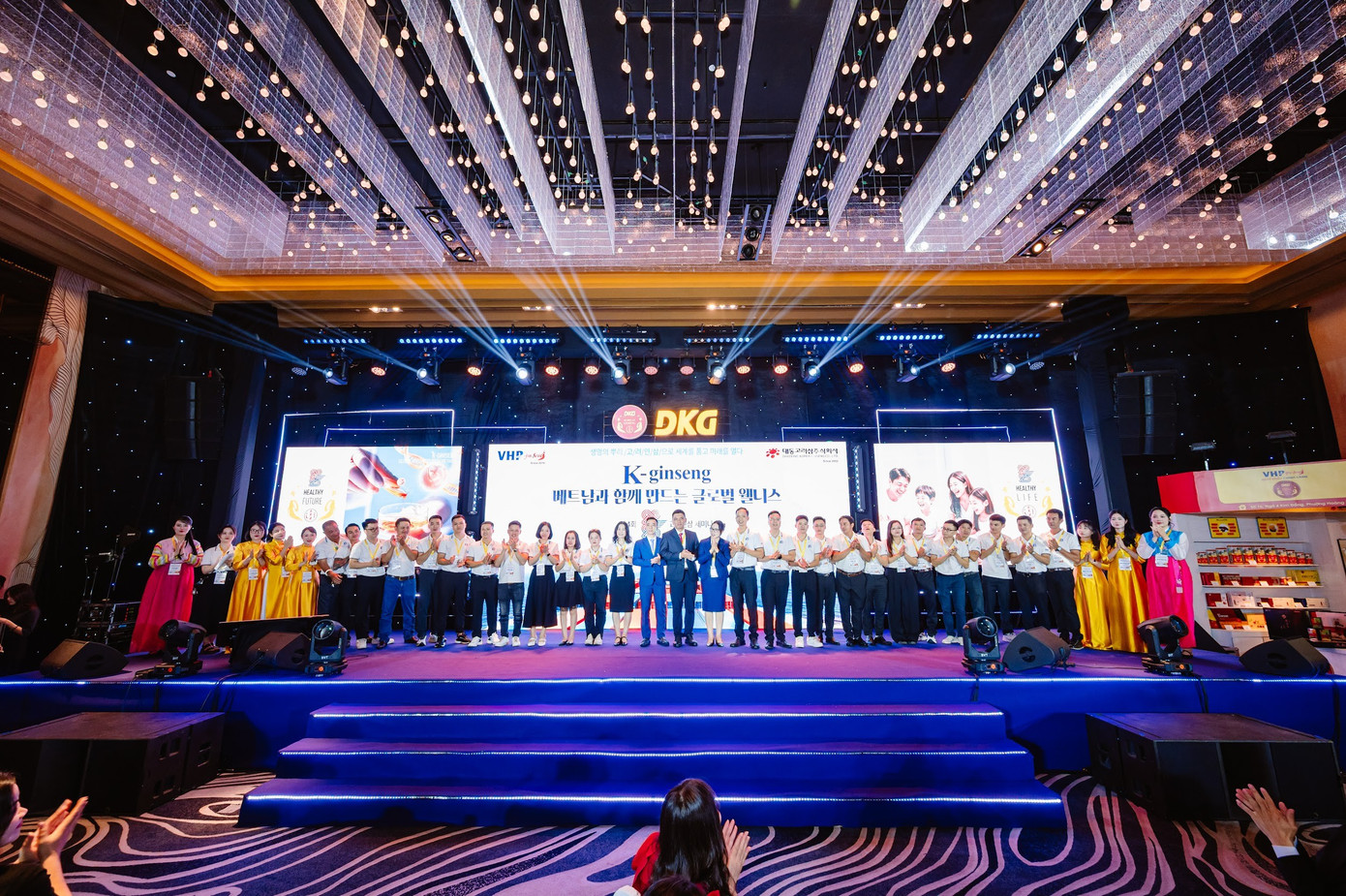 Đội ngũ nhân sự VHP - Gắn kết đồng hành với sứ mệnh Cho hạnh phúc vươn xa Đội ngũ nhân sự VHP - Gắn kết đồng hành với sứ mệnh Cho hạnh phúc vươn xa