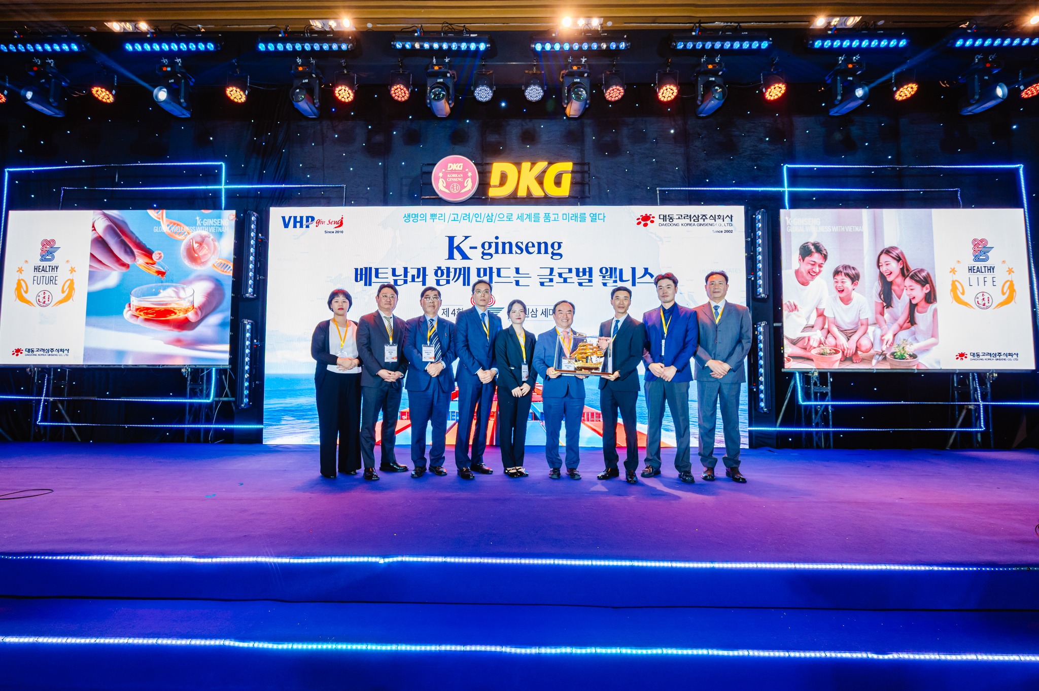 Ban lãnh đạo VHP và Daedong Korea Ginseng cùng đại diện các cơ quan, hiệp hội tại Hội nghị 2025 - khẳng định tầm nhìn toàn cầu hóa thương hiệu. Ban lãnh đạo VHP và Daedong Korea Ginseng cùng đại diện các cơ quan, hiệp hội tại Hội nghị 2025 - khẳng định tầm nhìn toàn cầu hóa thương hiệu.